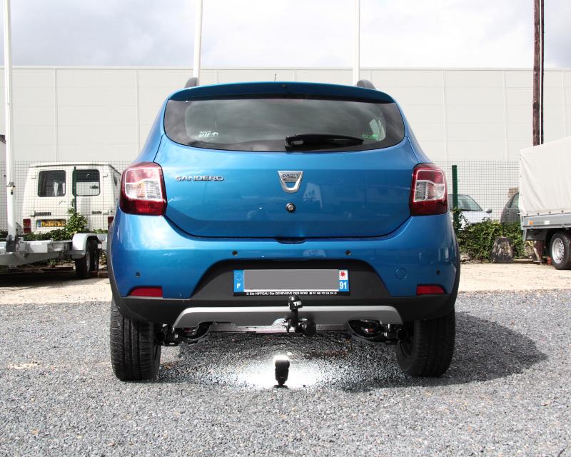 Montage attelage dacia sandero