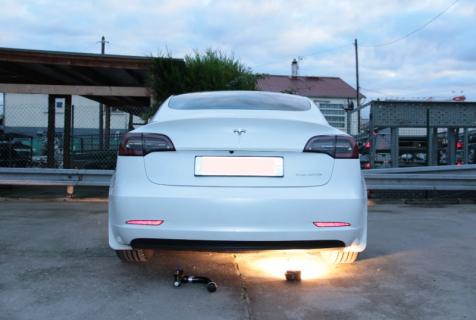 ATTELAGE TESLA MODEL 3