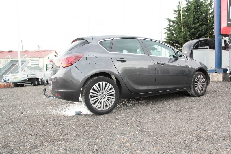 Attelage remorque Opel ASTRA J