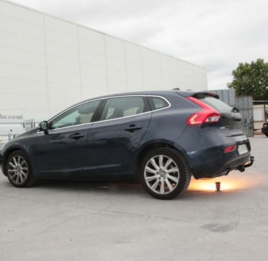 ATTELAGE VOLVO V40