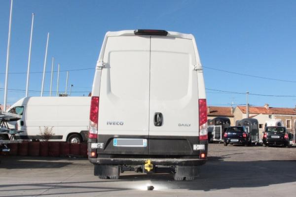 ATTELAGE IVECO DAILY FOURGON ET CHASSIS CABINE 2015