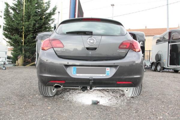 ATTELAGE OPEL ASTRA J BERLINE