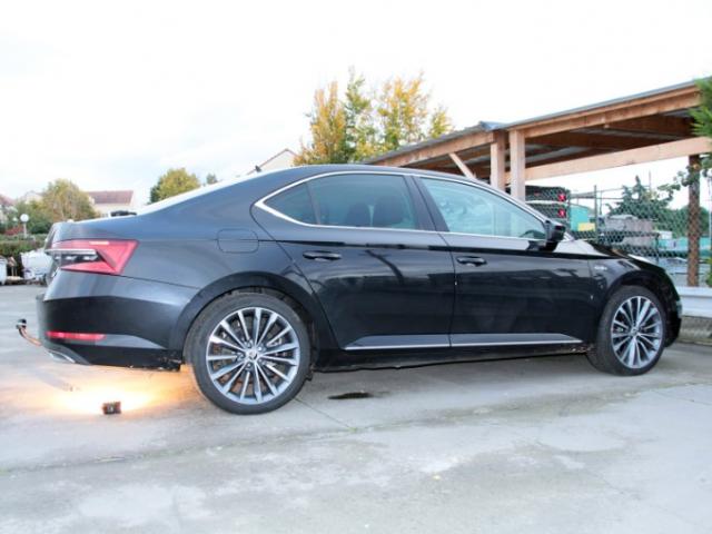 ATTELAGE SKODA SUPERB 4 BERLINE HYBRIDE