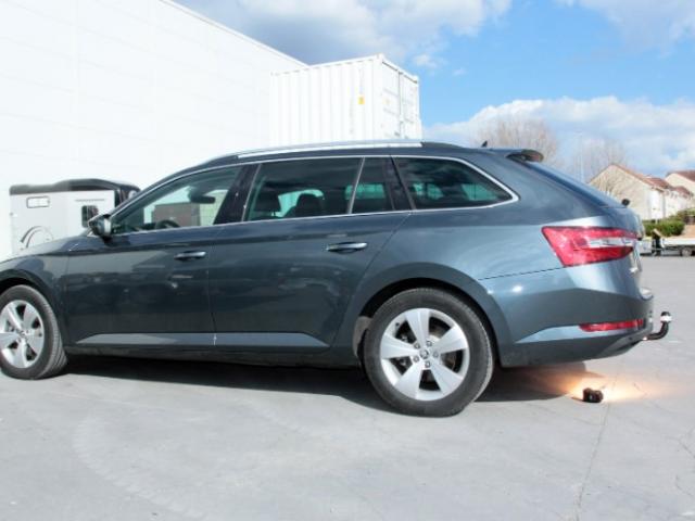 ATTELAGE SKODA SUPERB 3 COMBI HYBRIDE TYPE 3V5