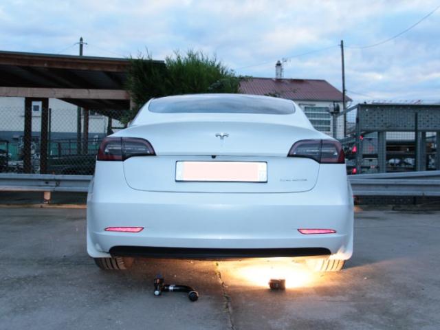 ATTELAGE TESLA MODEL 3