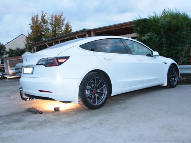 ATTELAGE TESLA MODEL 3