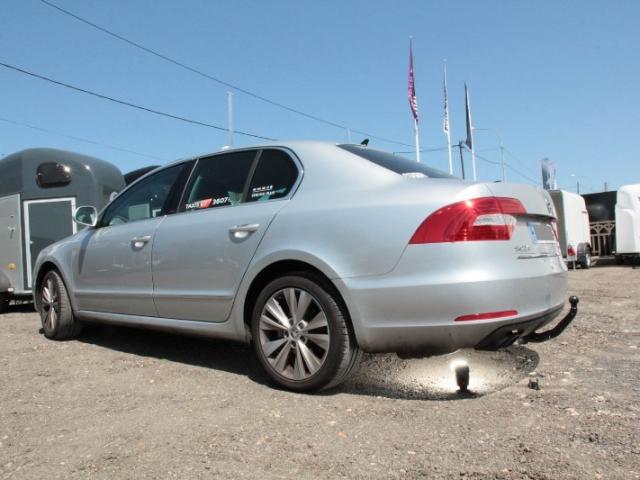 ATTELAGE SKODA SUPERB BERLINE