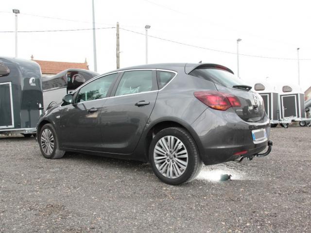 ATTELAGE OPEL ASTRA J BERLINE