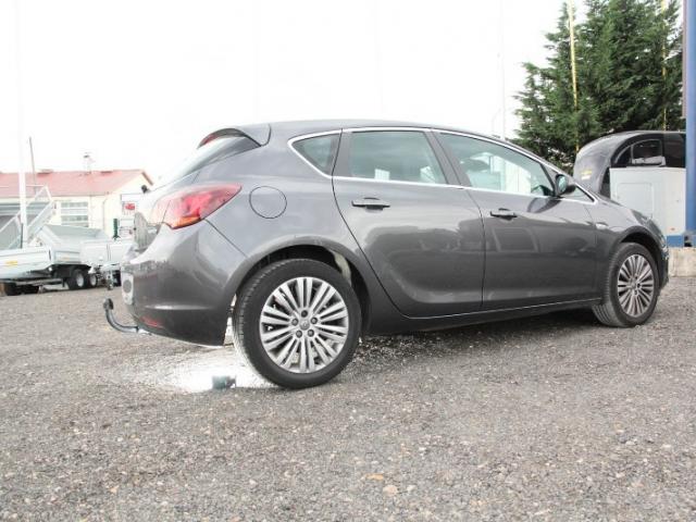 ATTELAGE OPEL ASTRA J BERLINE