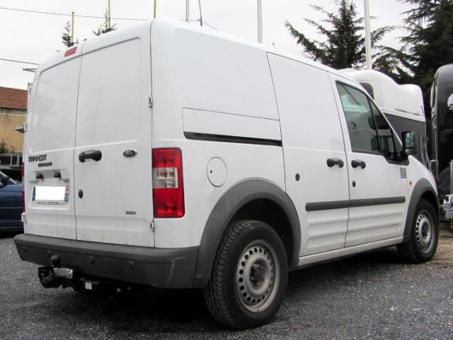 ATTELAGE FORD TRANSIT CONNECT